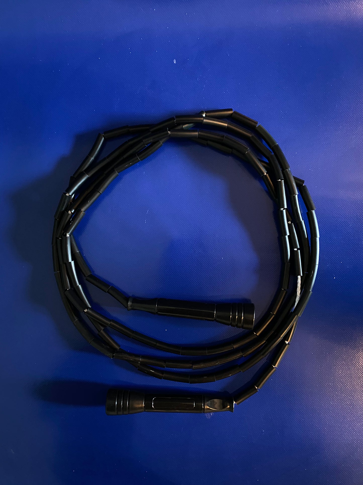 Beaded rope met short handles